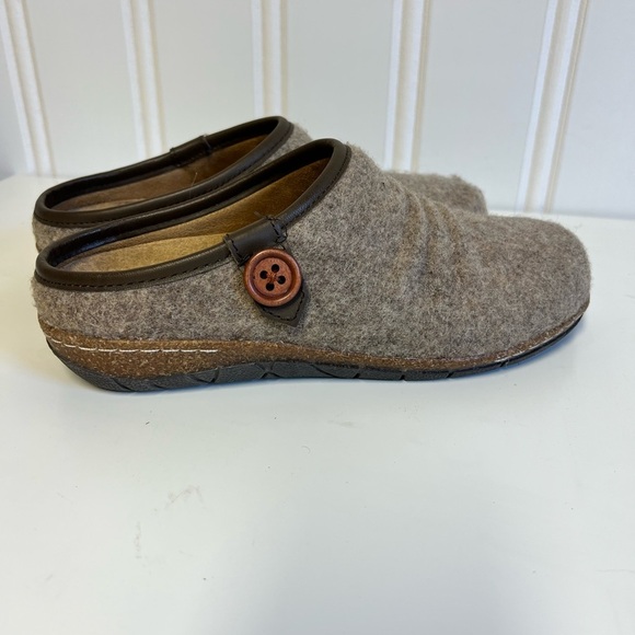 Earth Tan Slip-On Woman's Loafers with Button Detail - Picture 4 of 9